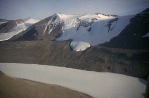 cold-glaciers-above-lake-bonney